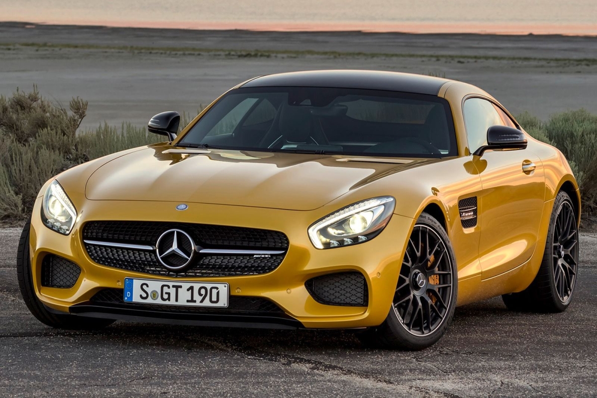 2016_Mercedes-Benz_AMG_GT_S_2dr_Coupe_40L_8cyl_Turbo_7AM_6265811
