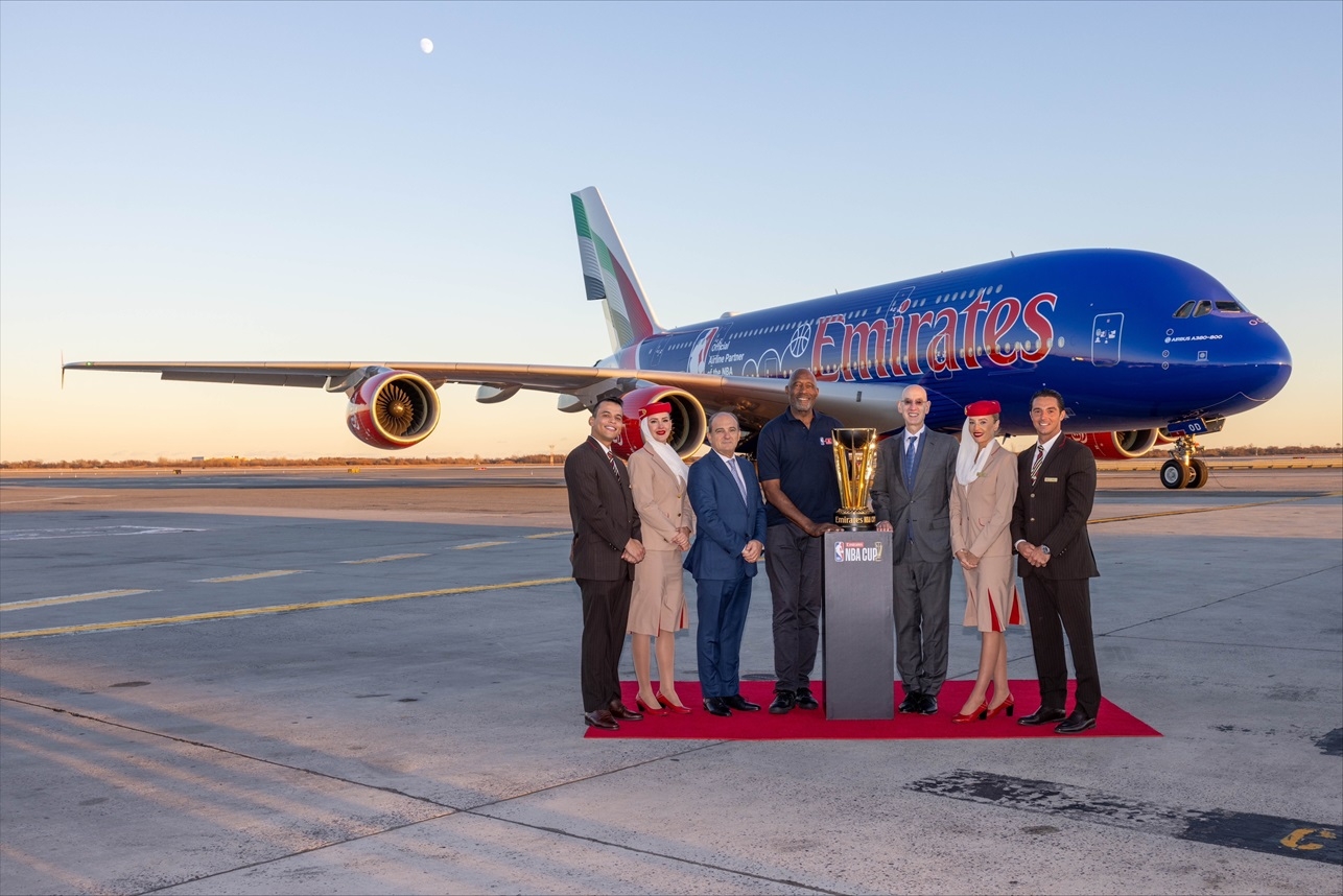 Společnost Emirates dopravila NBA Cup do New Yorku