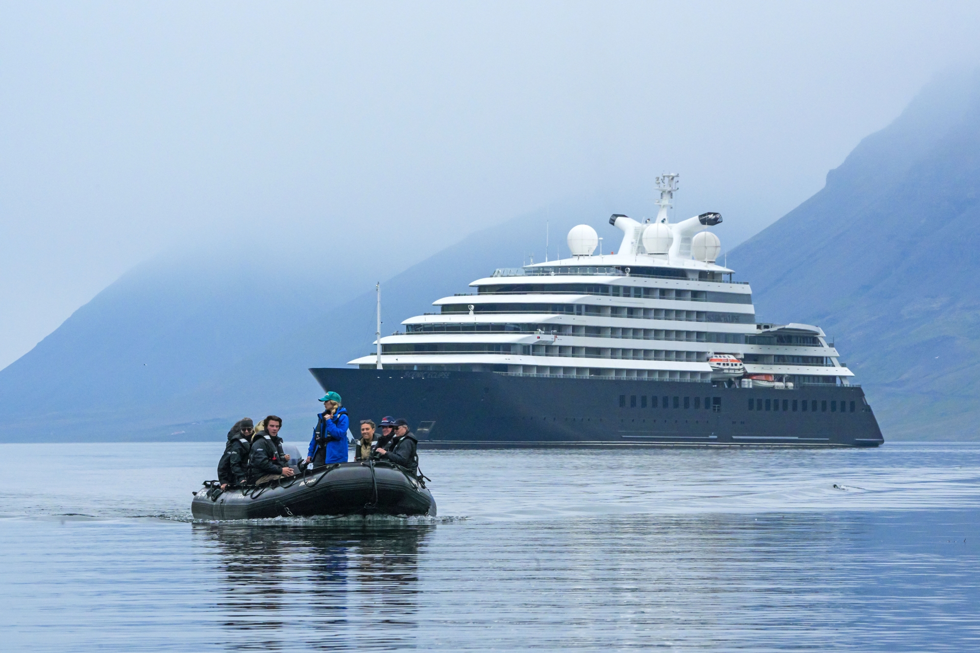 Islandský tanec ledu a ohně od Scenic Cruises