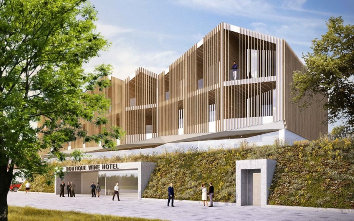 V Mikulově začala demolice známé budovy Konšelé. Na jejím místě vyroste designový hotel za půl miliardy