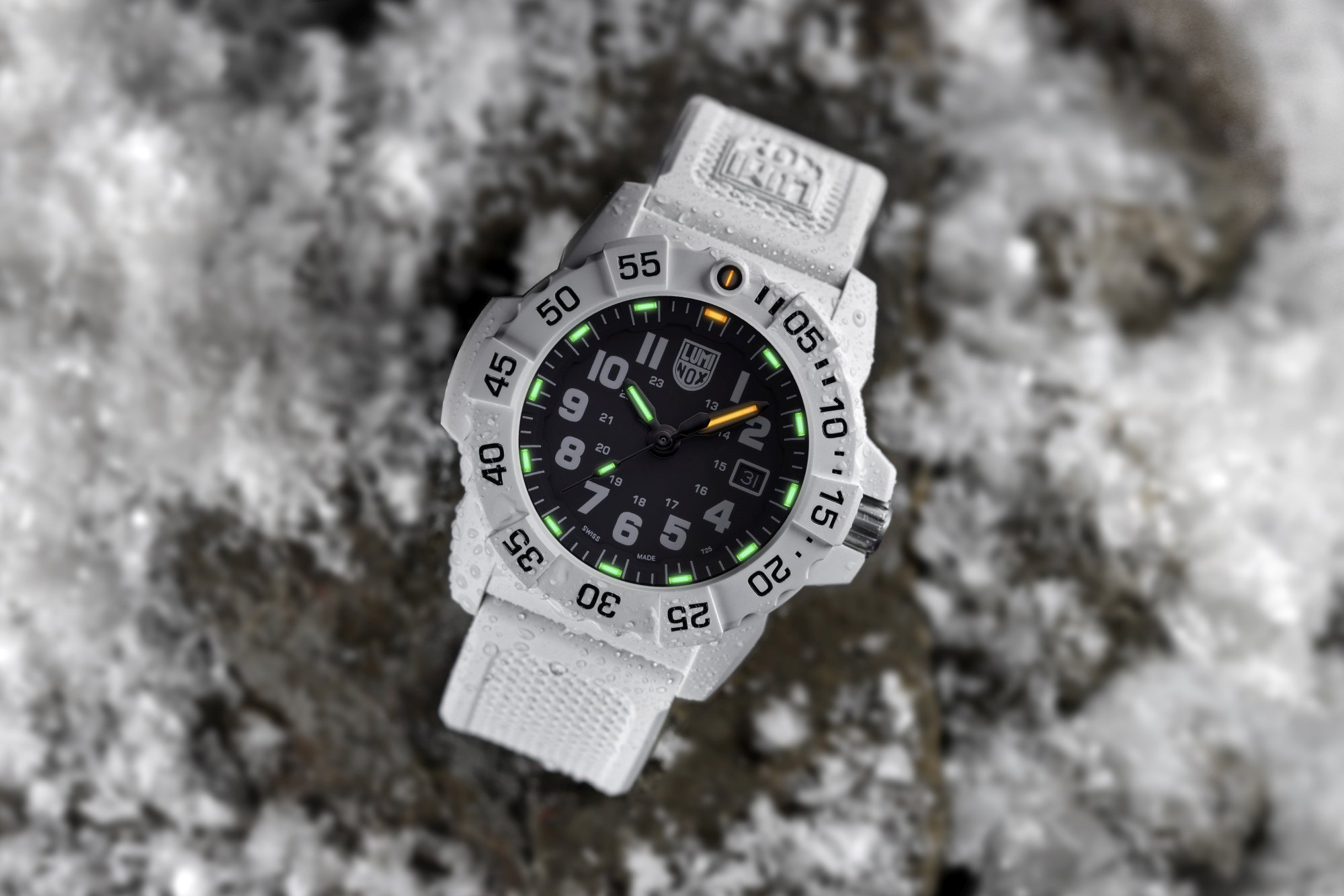 Nový přírůstek do populární řady Navy SEAL 3500 Series s černobílým kontrastem