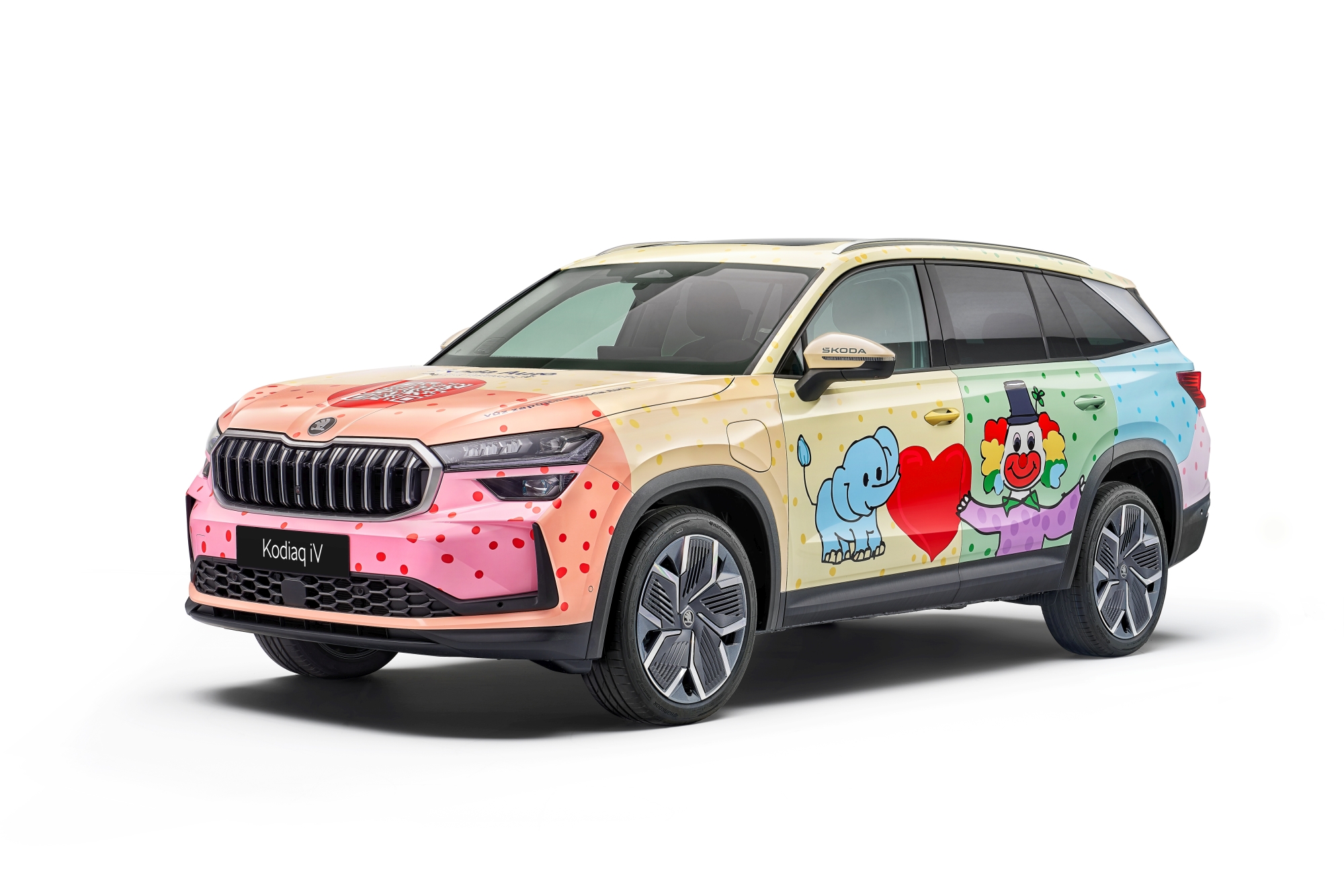 Dětský návrh zdobí nový vůz Škoda Kodiaq iV pro Zdravotního klauna