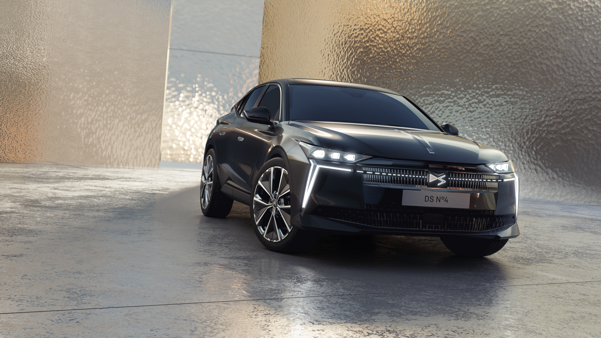 DS Automobiles odhaluje novou DS N°4