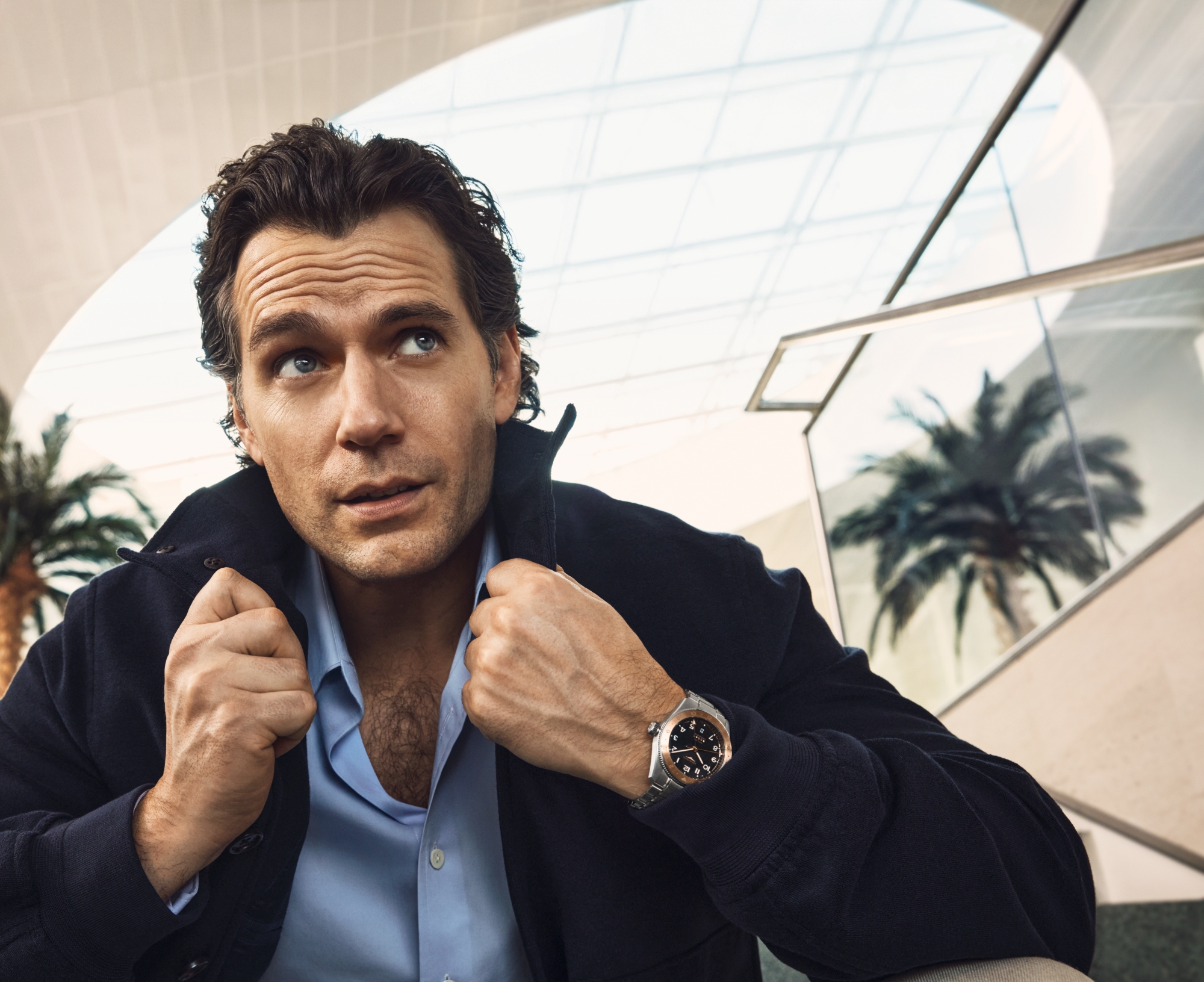 Britský herec Henry Cavill tváří nových hodinek Longines Spirit Zulu Time 1925