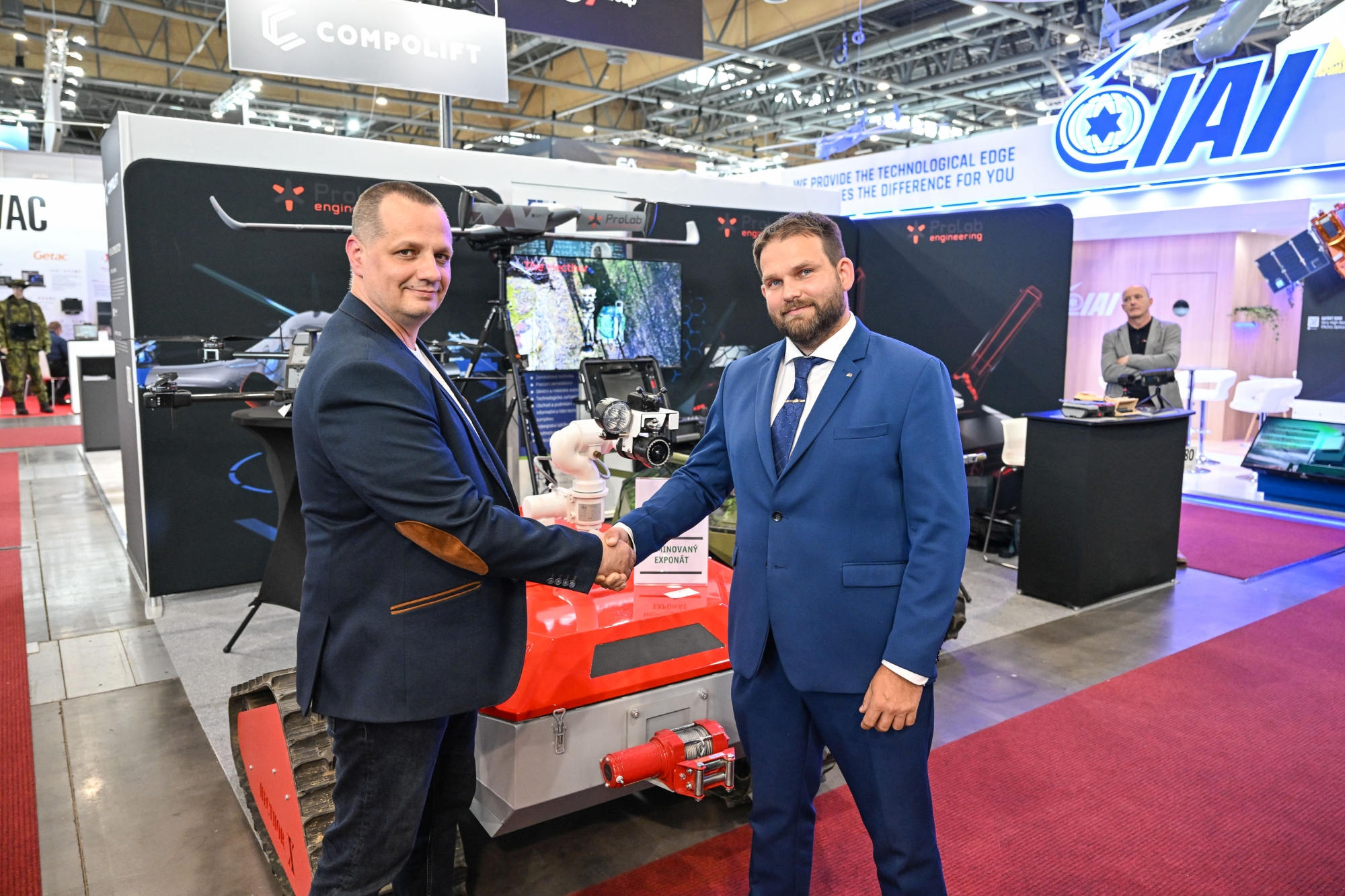 ProLab Engineering představil na bezpečnostním veletrhu IDET hasičského robota Hecthor, který pomáhá na Ukrajině