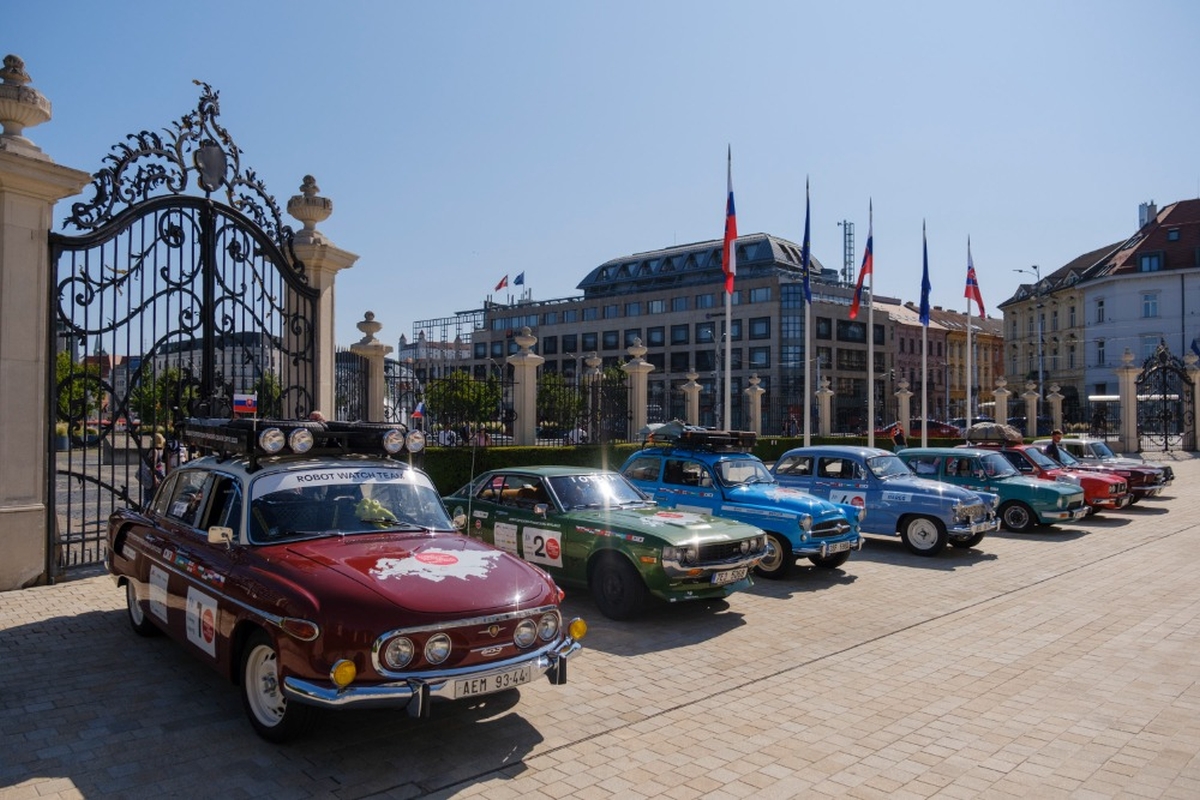 Nejhezčí je samozřejmě Toyota Celica, říká Pešák z expedice do Ósaky