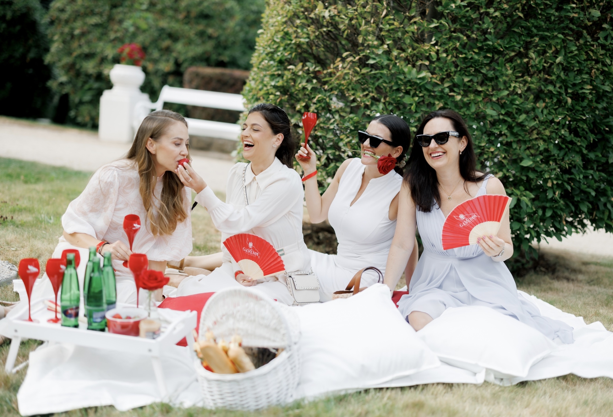 Oslava elegance: piknik šampaňského MUMM zazářil na karlovarském festivalu