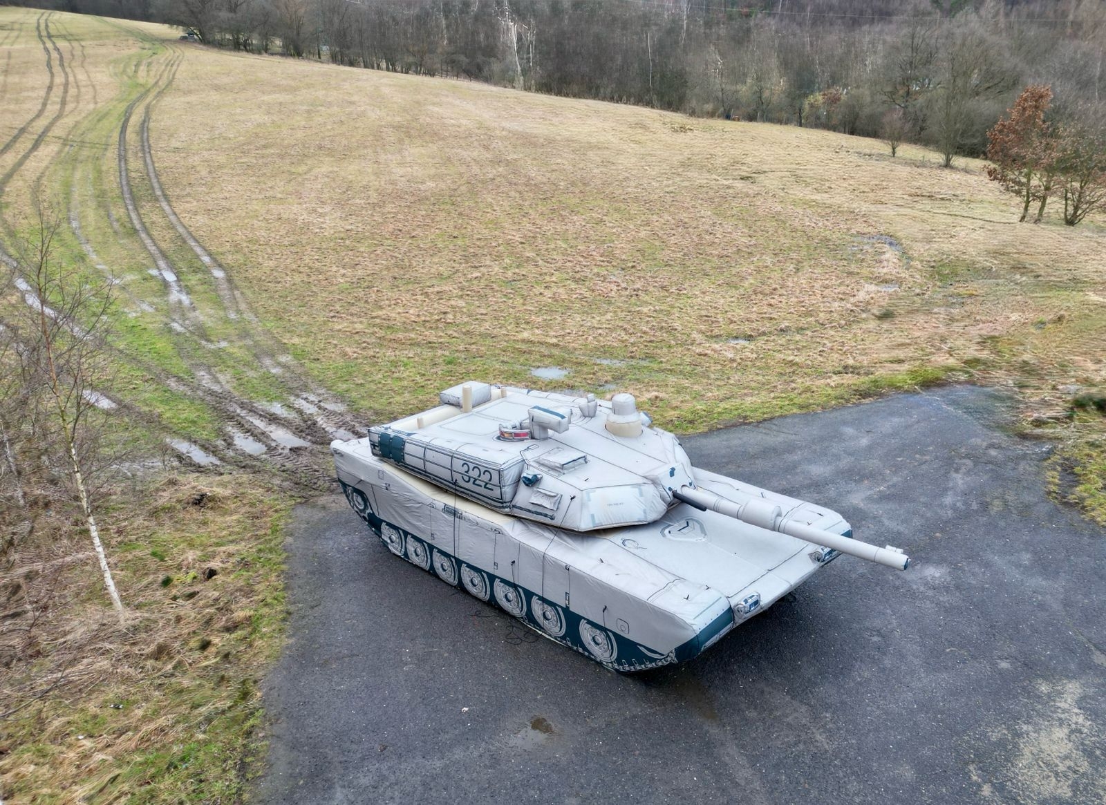 Nafukovací tanky z Česka chrání armády NATO