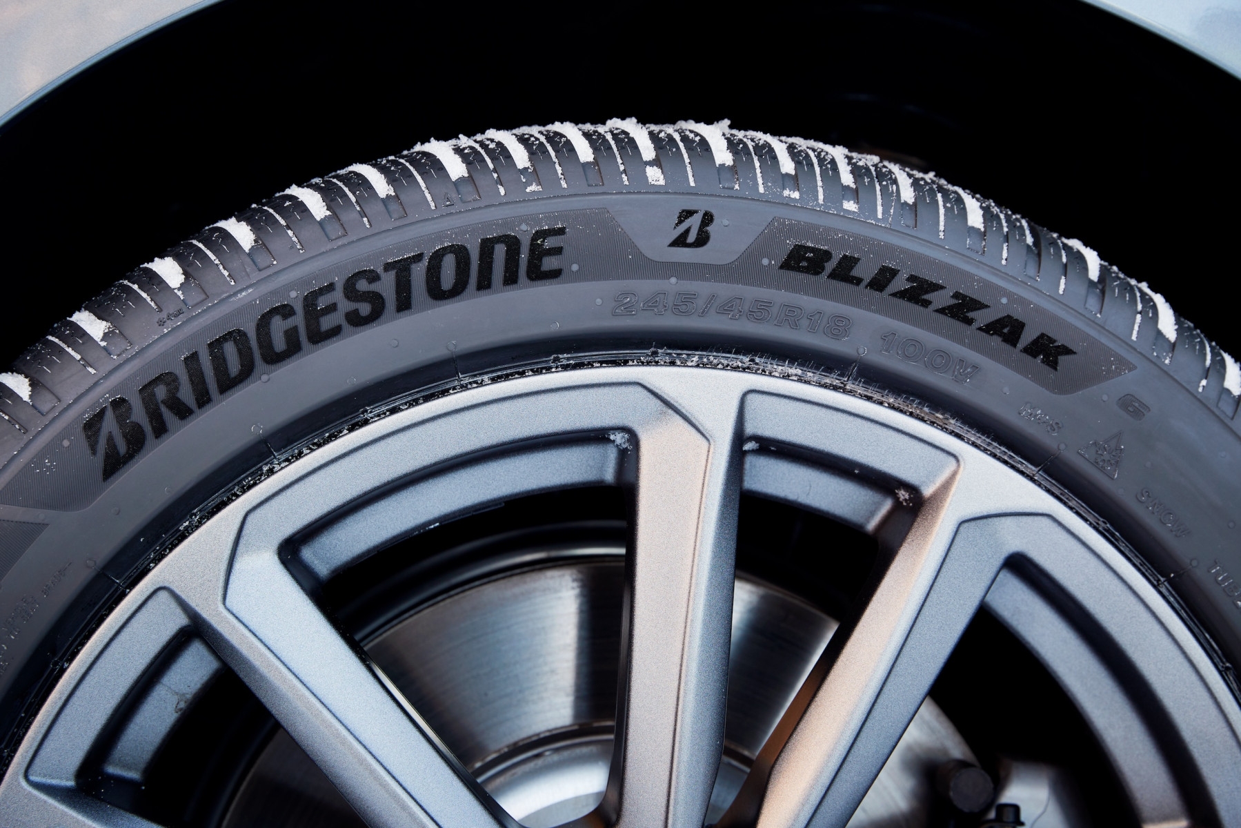 Bridgestone slaví vítězství v letošních evropských testech pneumatik napříč segmenty