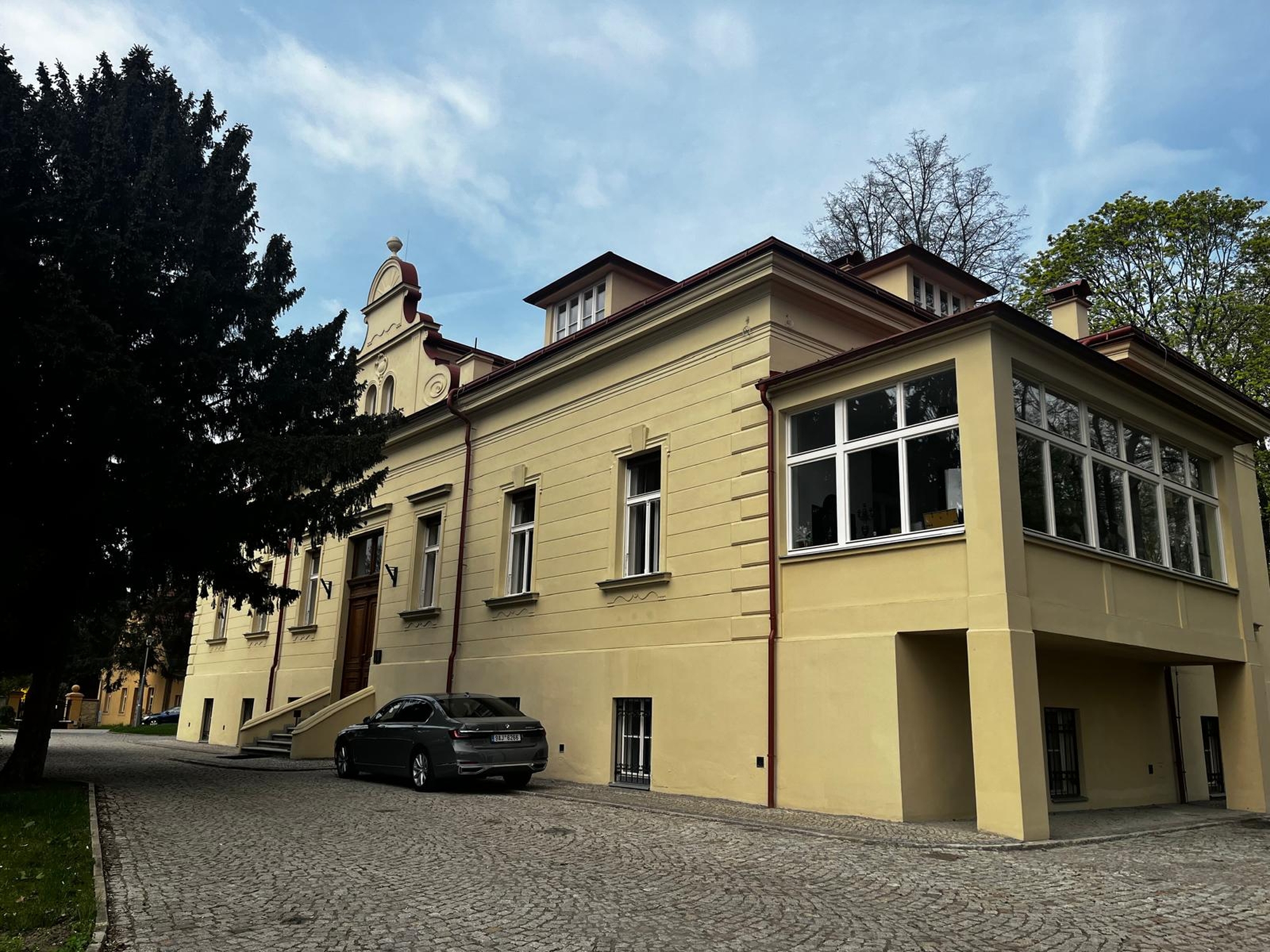 Showroom Mazanka: Místo, kde se země dotýká vesmíru a řemeslo mění v umění