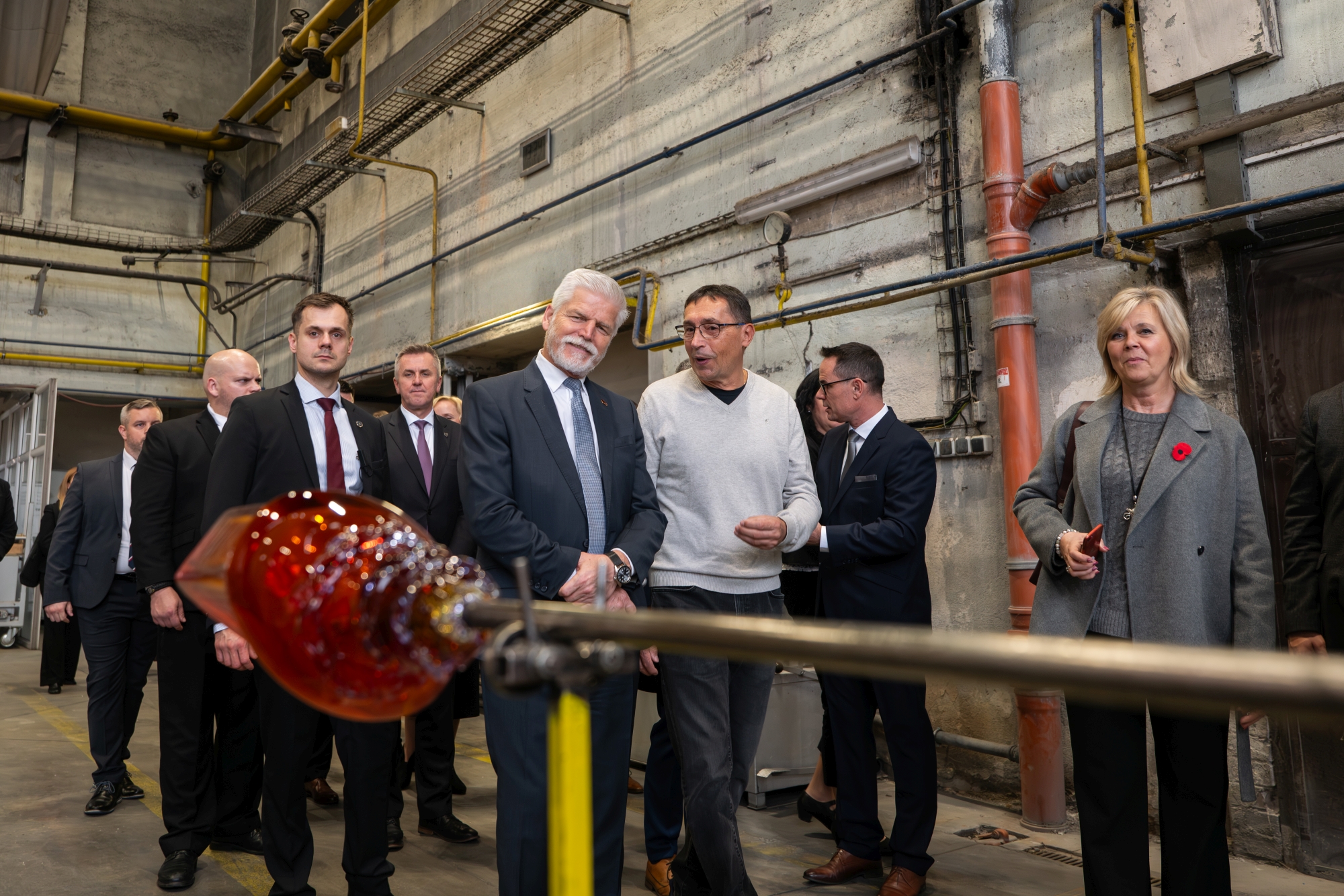 Prezident republiky s manželkou navštívil sklárnu Moser