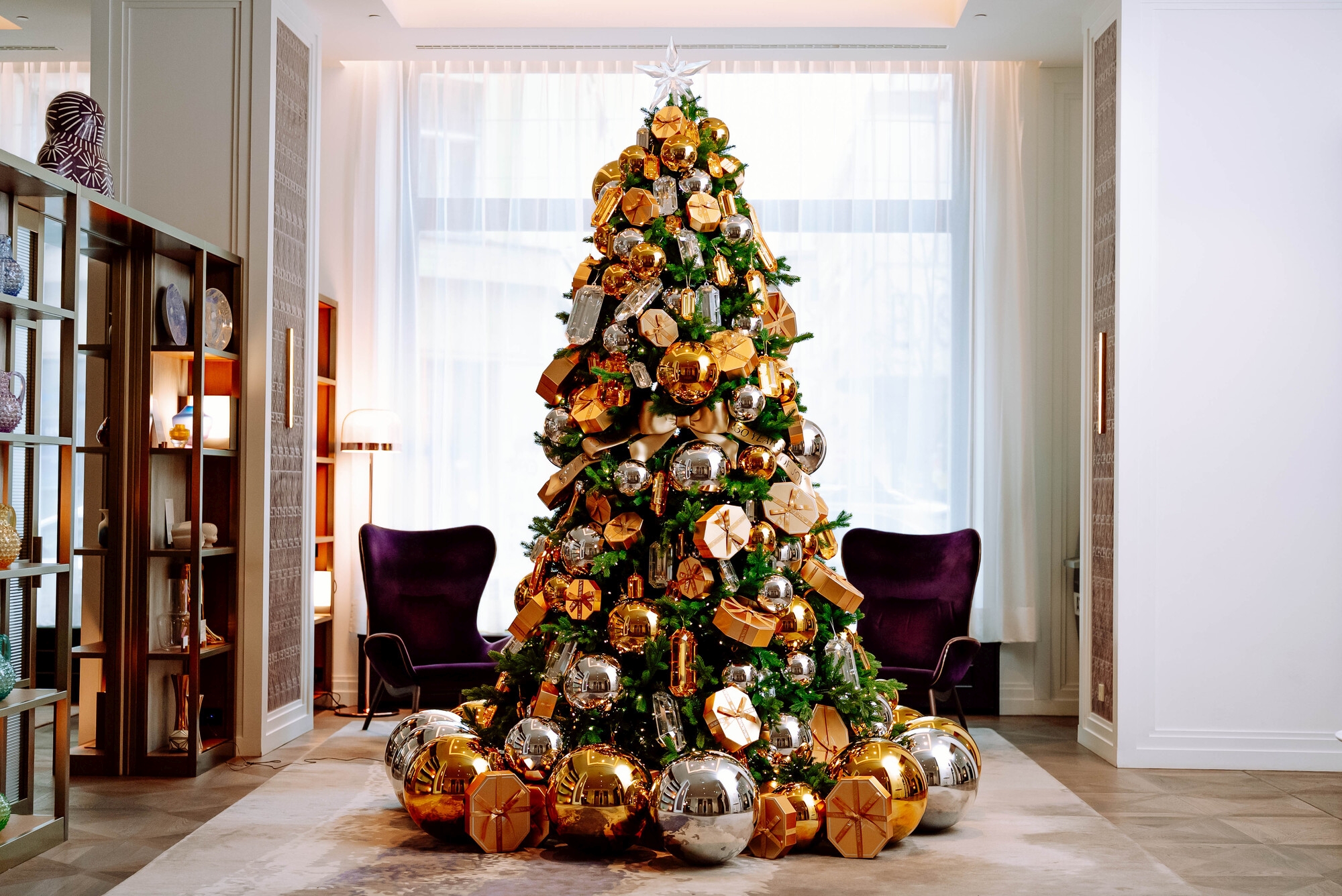 Sváteční dining, koktejly a třpyt Swarovski: Andaz Prague zve k oslavám Vánoc