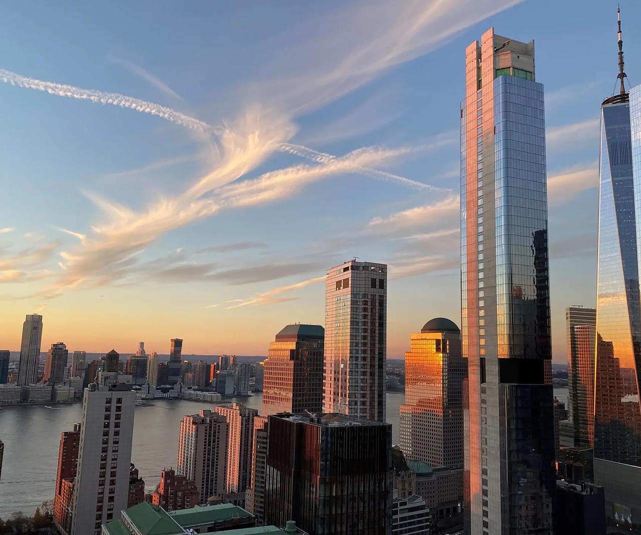 Hliník jako tichý kurátor luxusu a světla v moderní architektuře