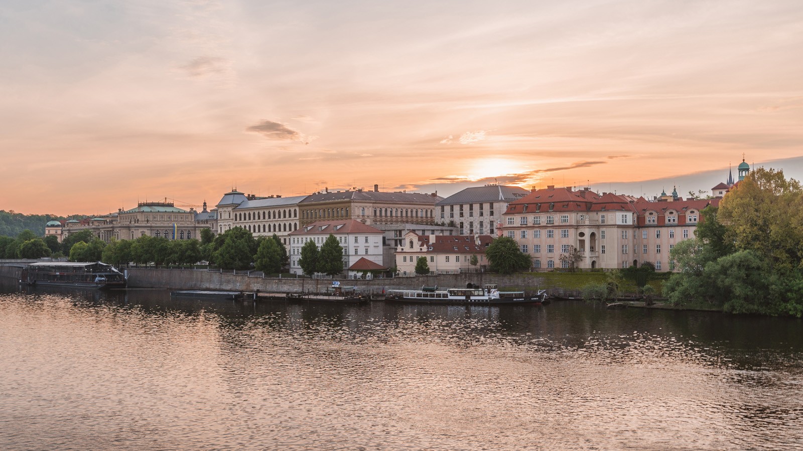 Four Seasons Hotel Prague opět získal pětihvězdičkové ocenění Forbes Travel Guide 2026
