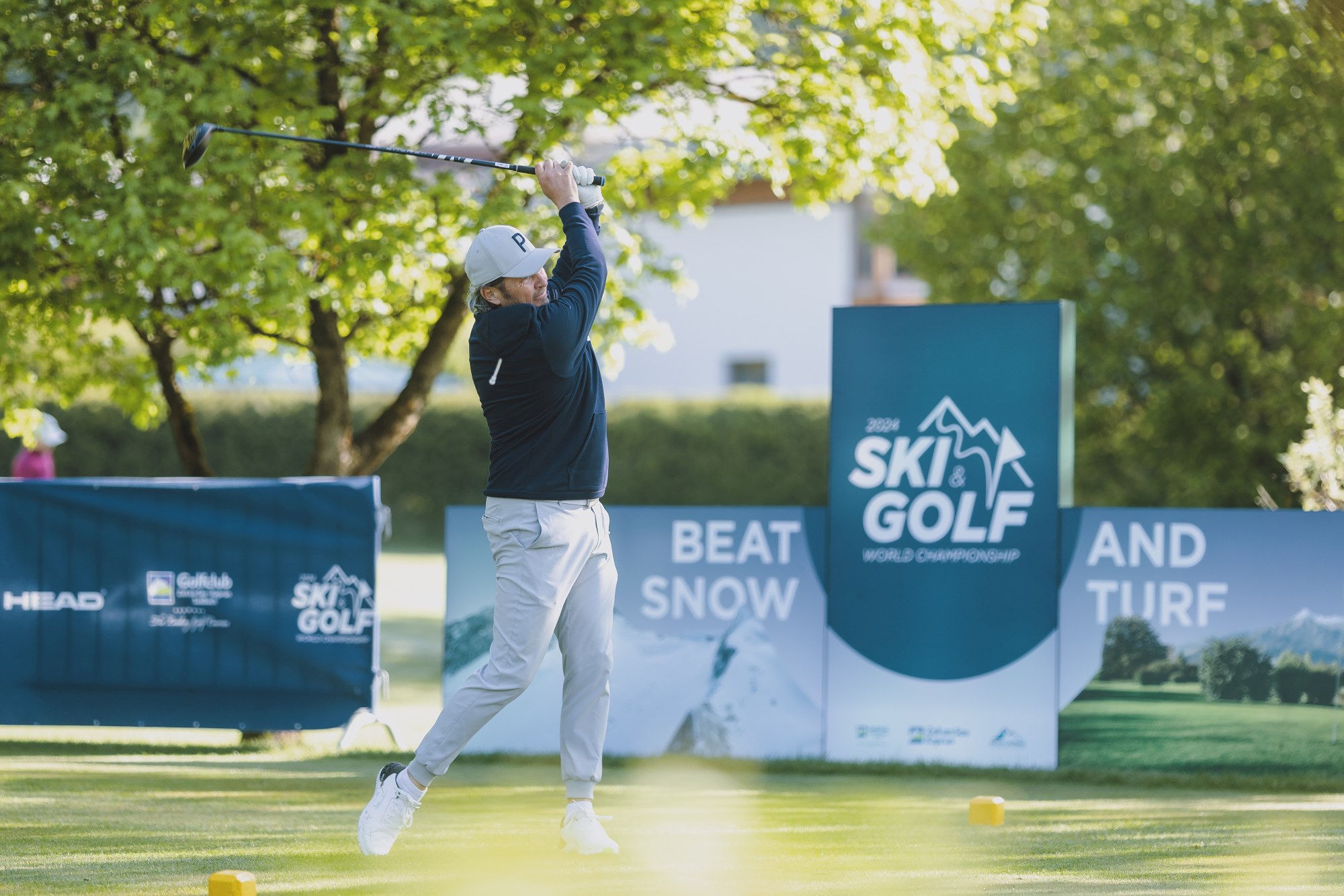 Lyžařský oblouk se setkává s golfovým švihem Mistrovství světa ski & golf 2026