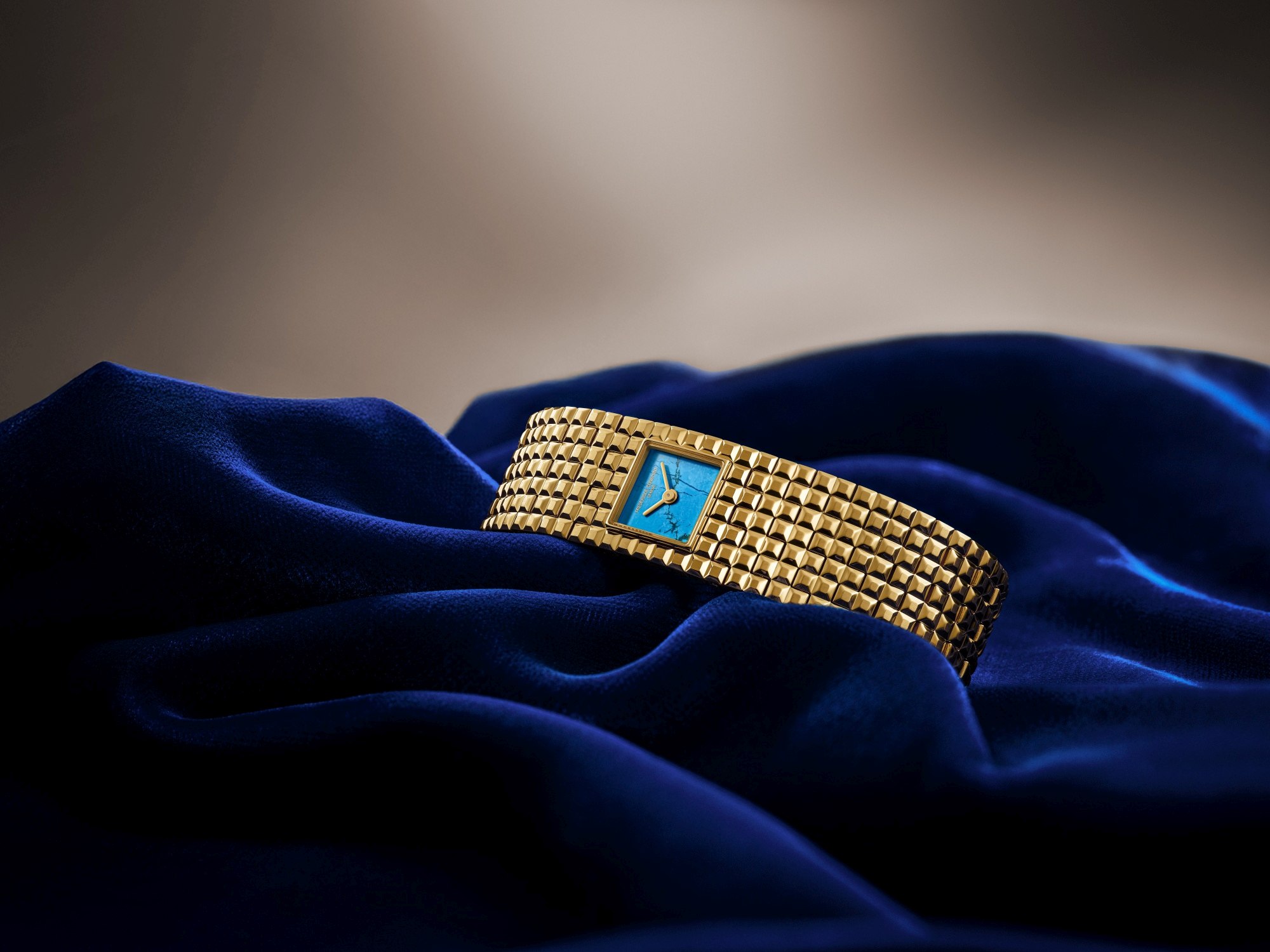 Srdce z kamene, srdce z ledu: Classics Manchette udeří podruhé