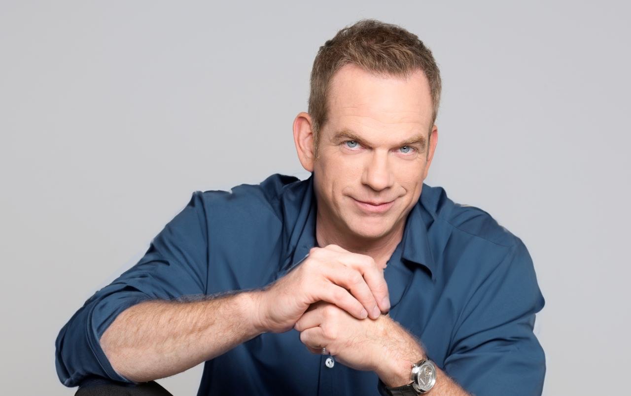 Charismatický šansoniér GAROU se vrací do Prahy